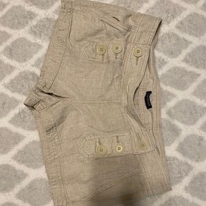 Double button closure shorts